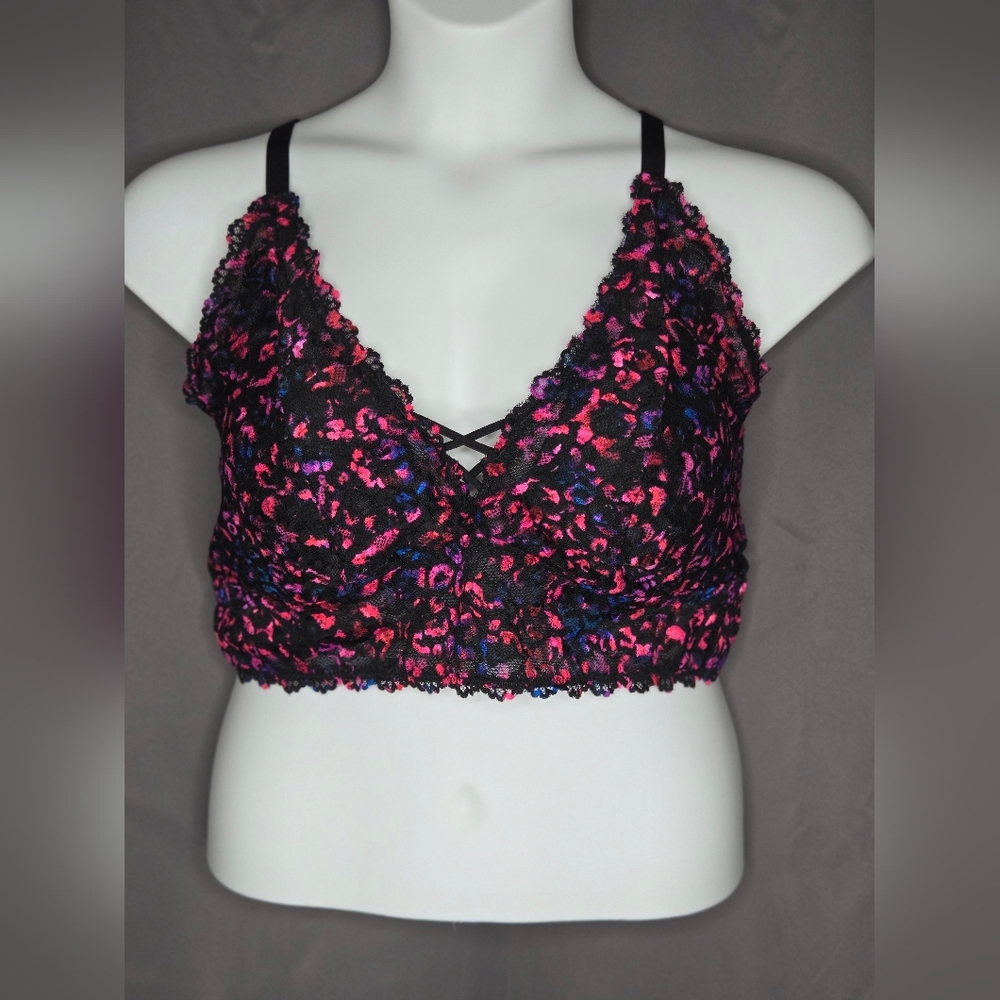 NWT Torrid size 2 Bralette. Lightly lined